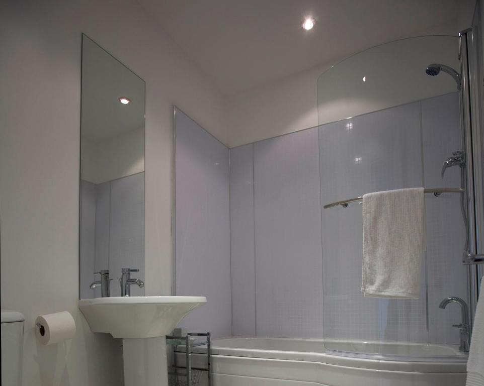 Aberdeen Serviced Apartments - The Lodge Εξωτερικό φωτογραφία